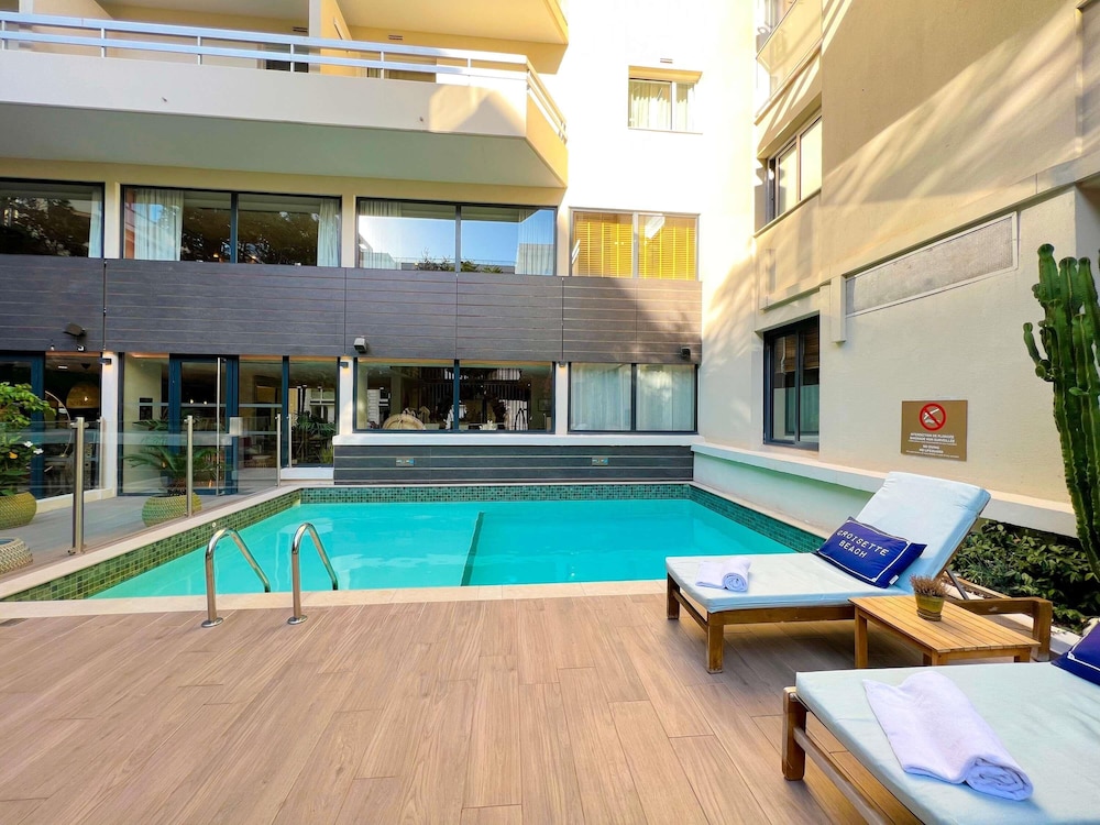 swimming pool spa