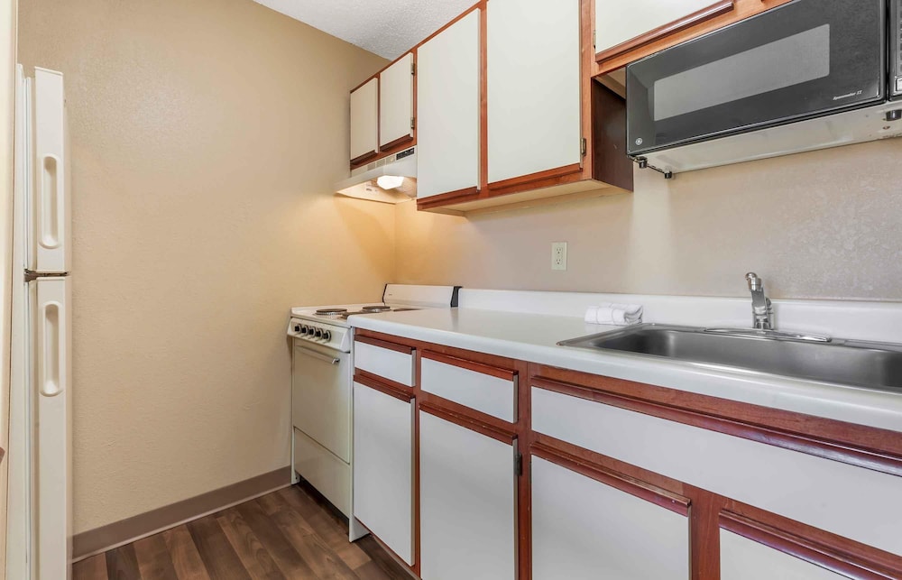 Extended Stay America - Rockford - State Street 52/54