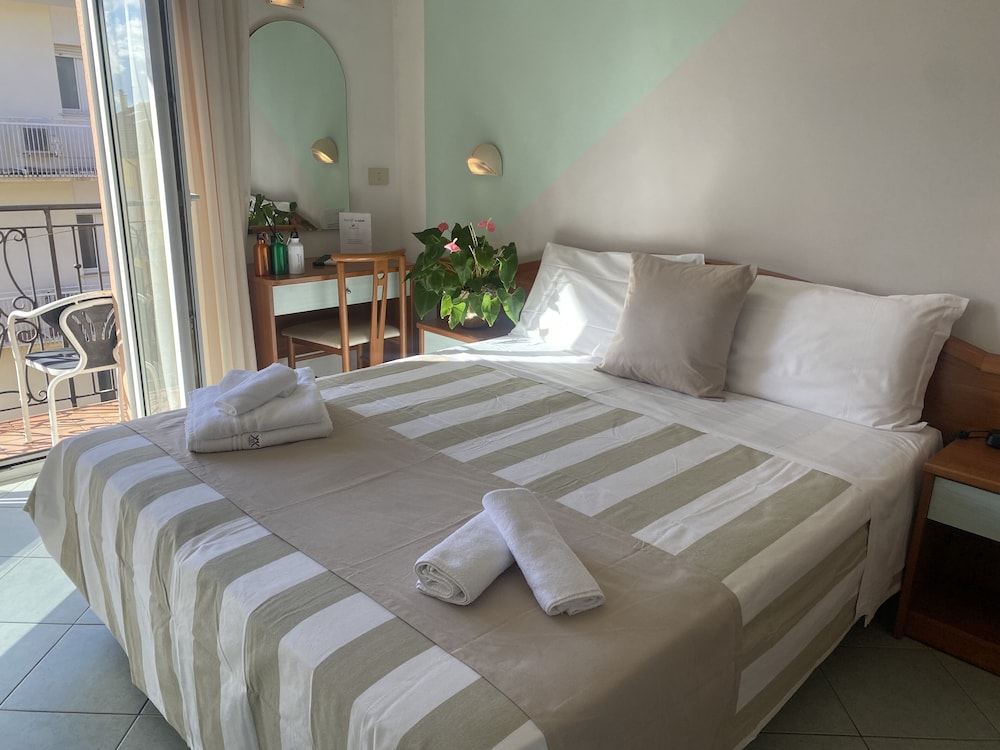 غرفة بسرير مزدوج أو سريرين منفصلين، Hotel Villa Caterina 4/10