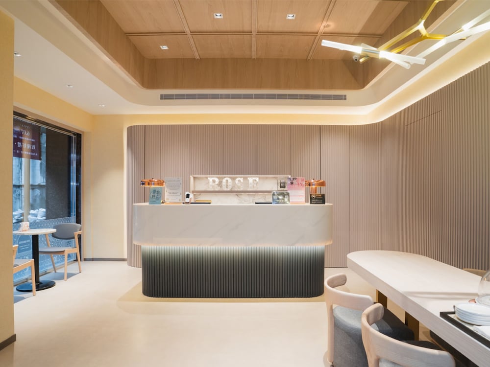 Royal Rose Hotel Zhongshan 13/44