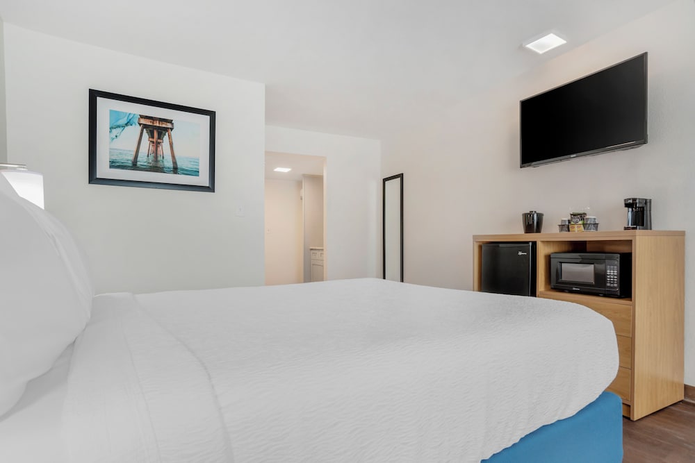 Classic, Queen Bed, Beach Front