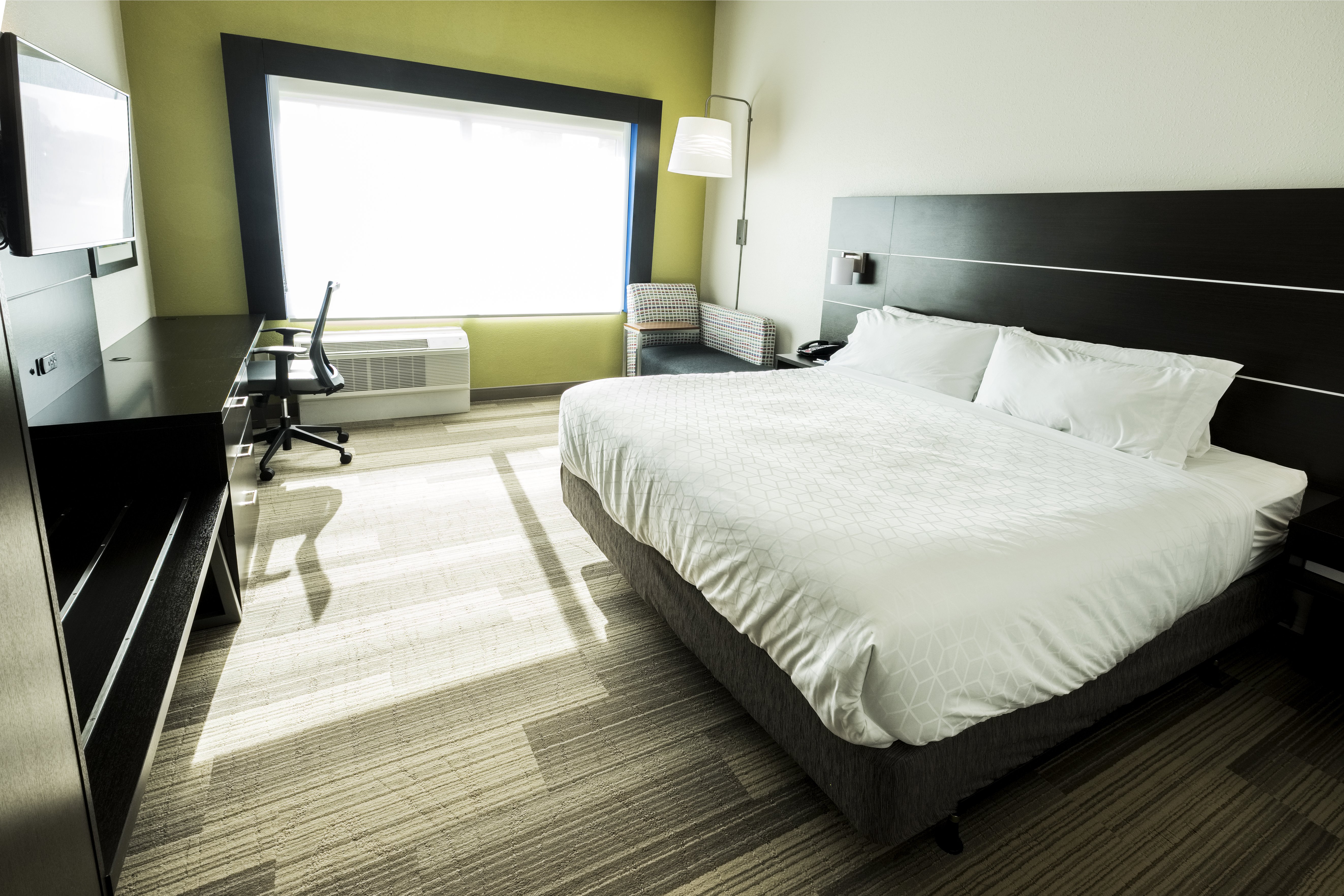 Holiday Inn Express & Suites Commerce 18/42