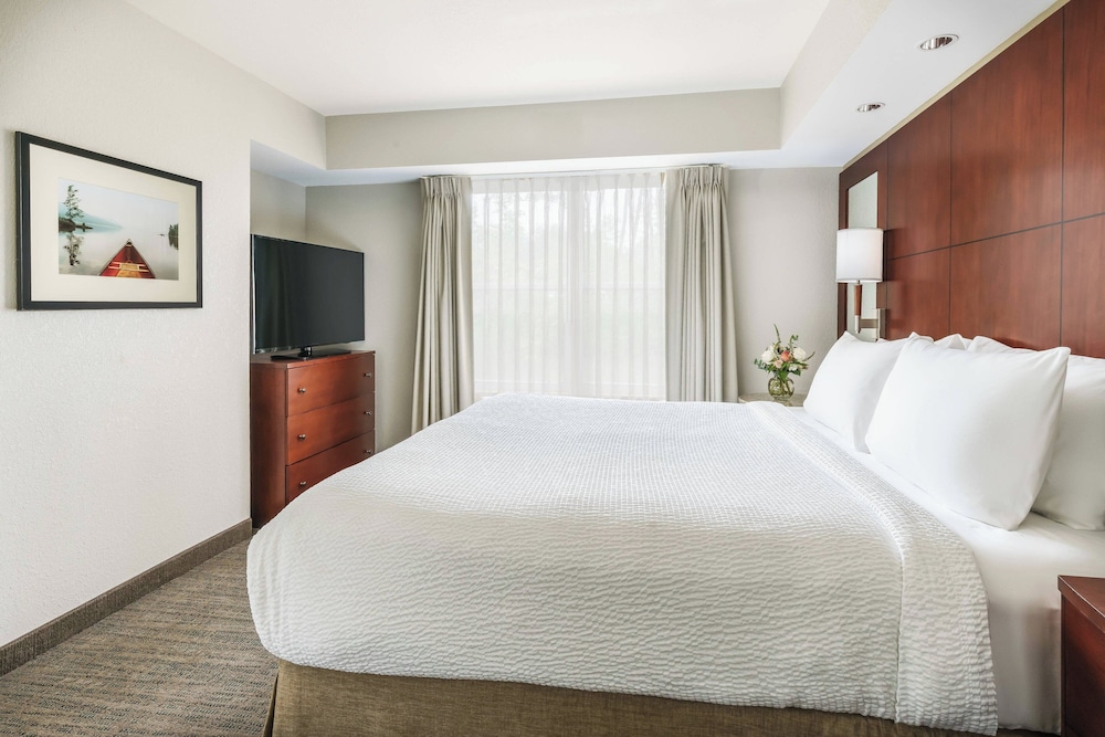 1 Bedroom, Suite, King Bed, Sofa, Accessible
