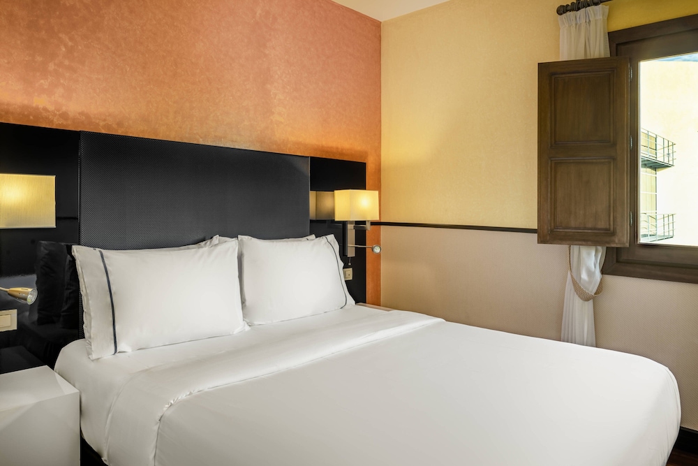 Hotel Palacio de Santa Paula Autograph Collection 12/42