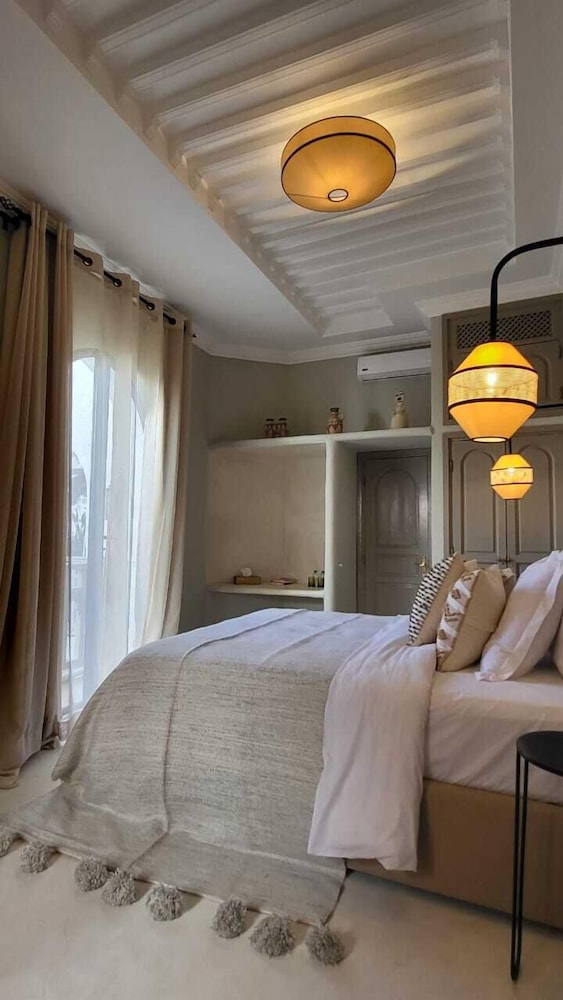 Riad XO Amira Victoria 27/50