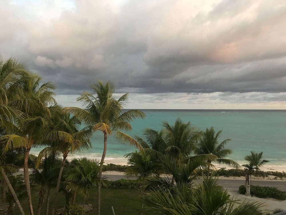 Orange Hill Beach Inn 42/60