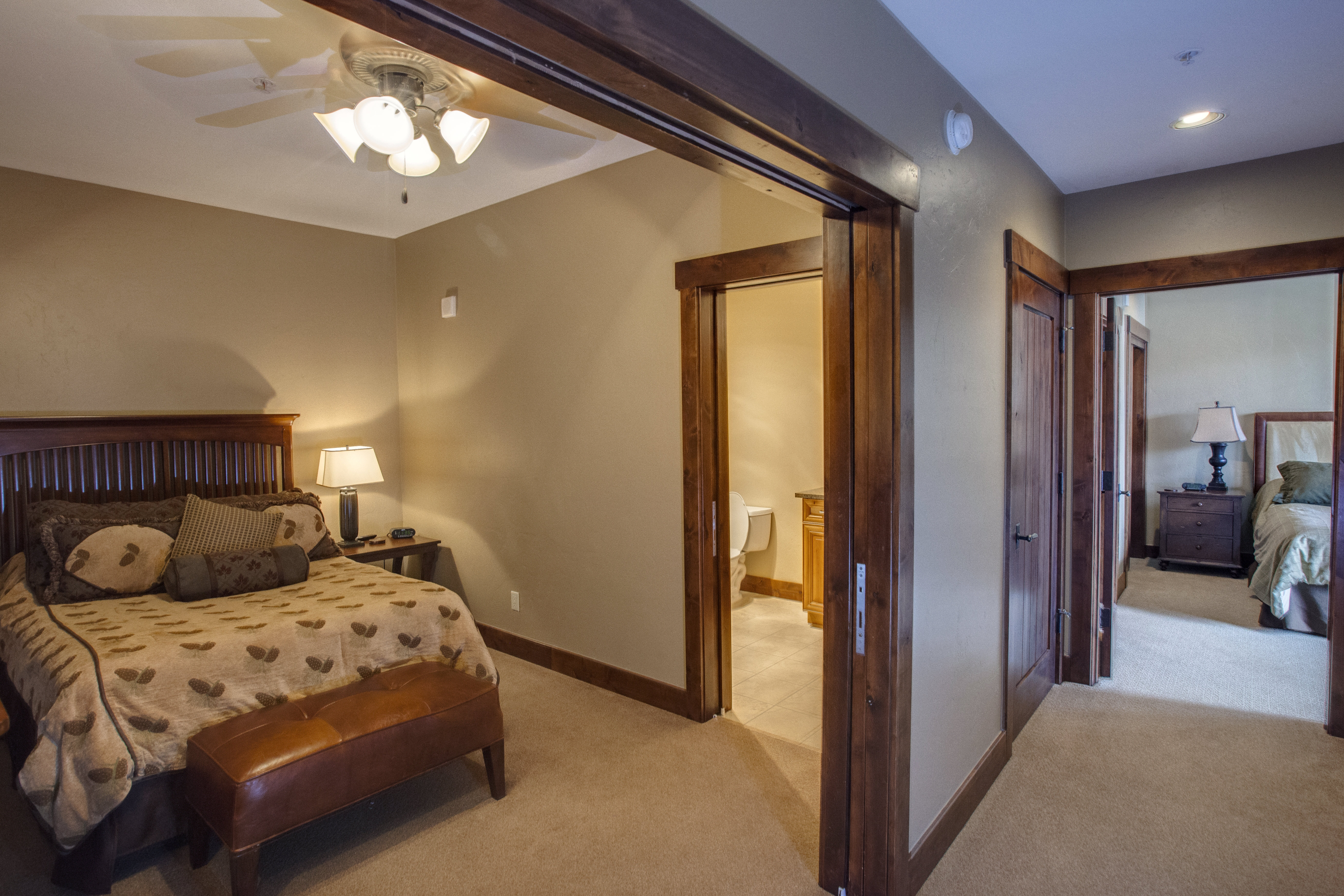 3 Bedrooms, Condominium