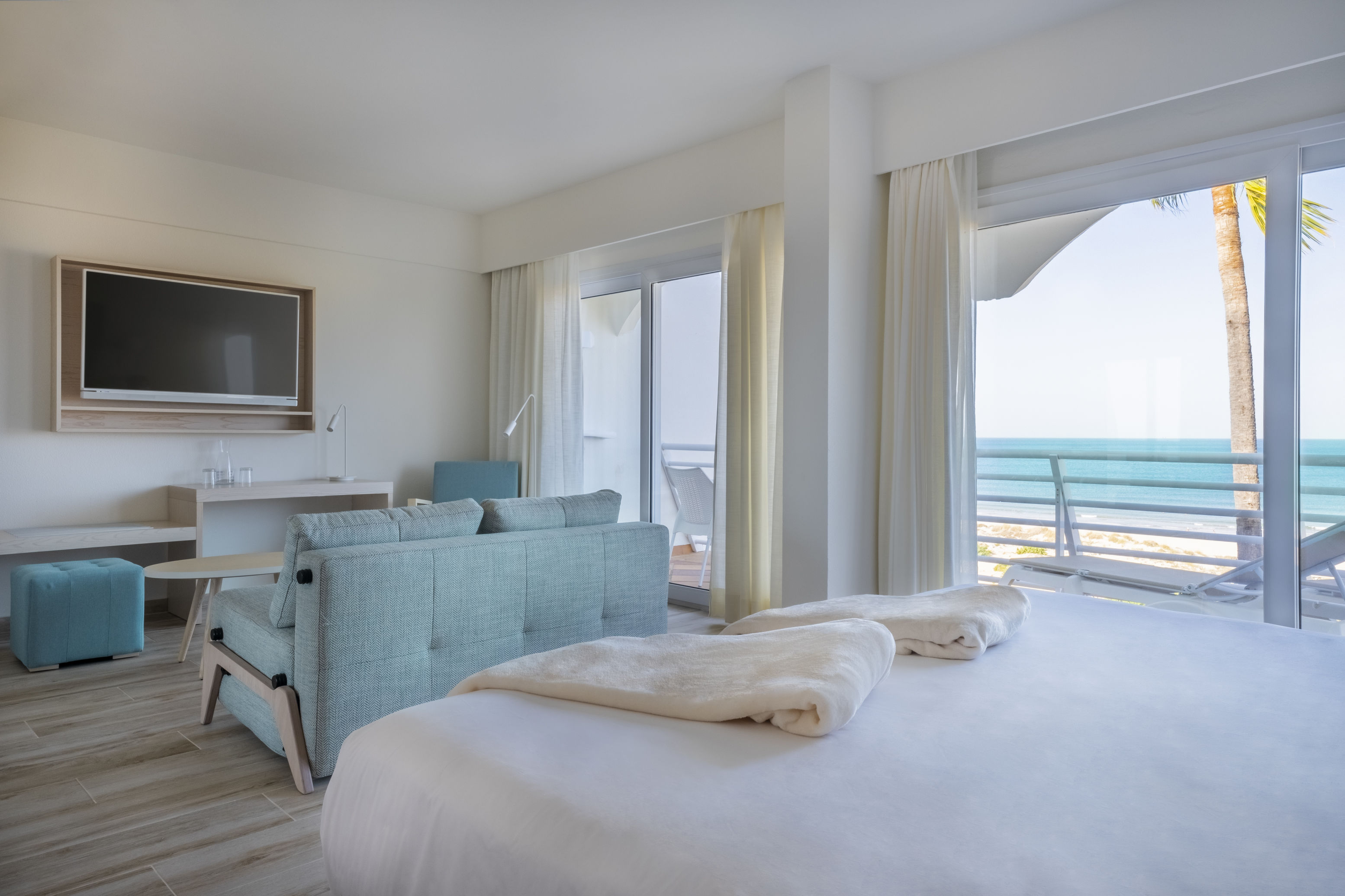 جناح جونيور مفرد بإطلالة على البحر، Iberostar Waves Royal Andalus 2/3