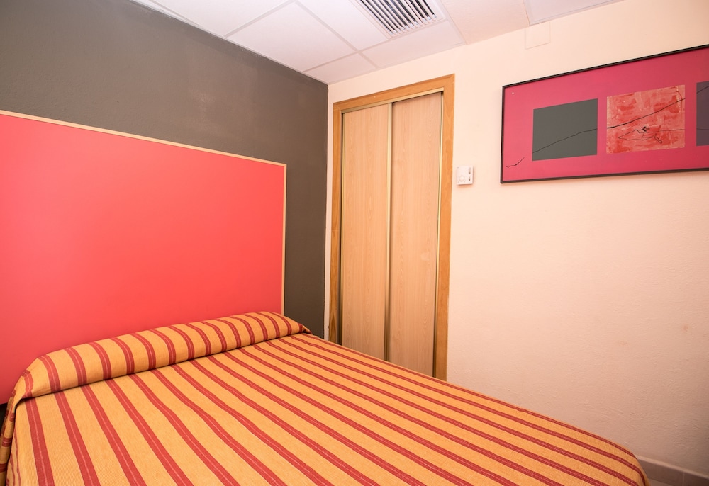 The Red Hotel - Adults Only 28/50