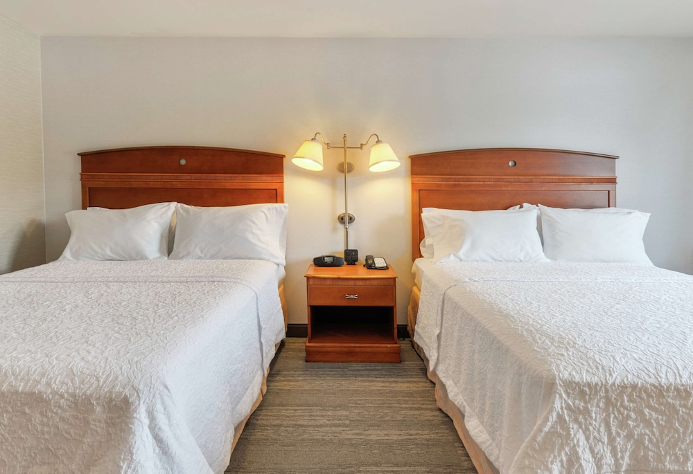 Hampton Inn and Suites Mystic 10/56