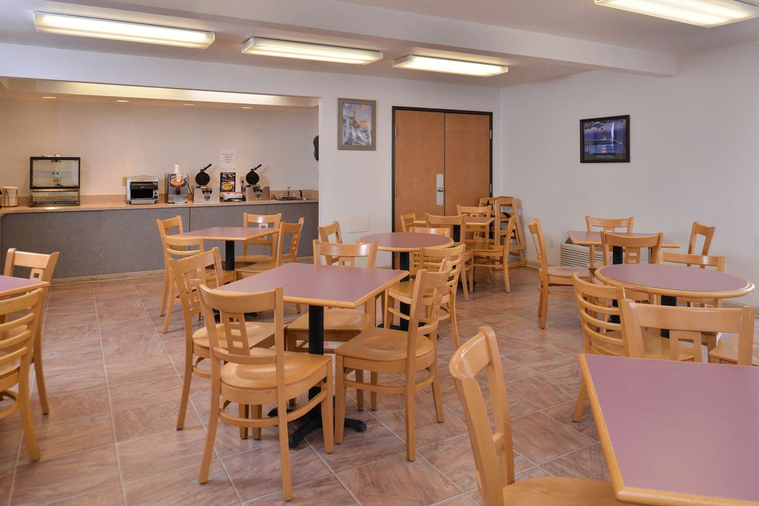 Americas Best Value Inn Birch Run 9/12
