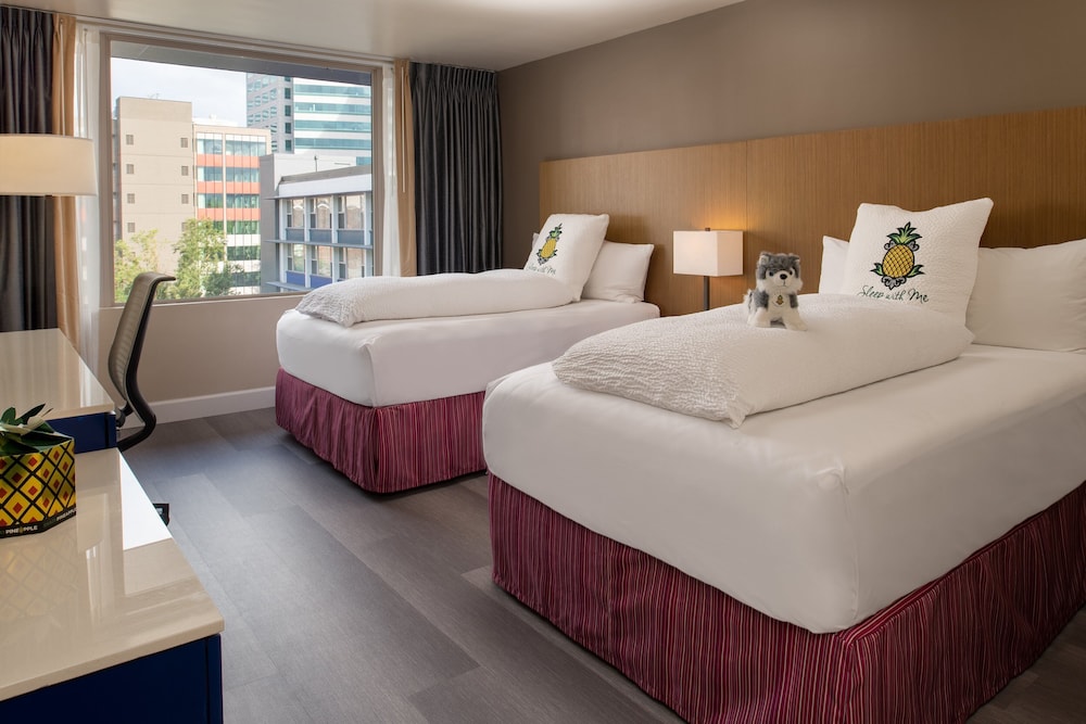 ROOM, 2 DOUBLE BEDS, METRO VIEW