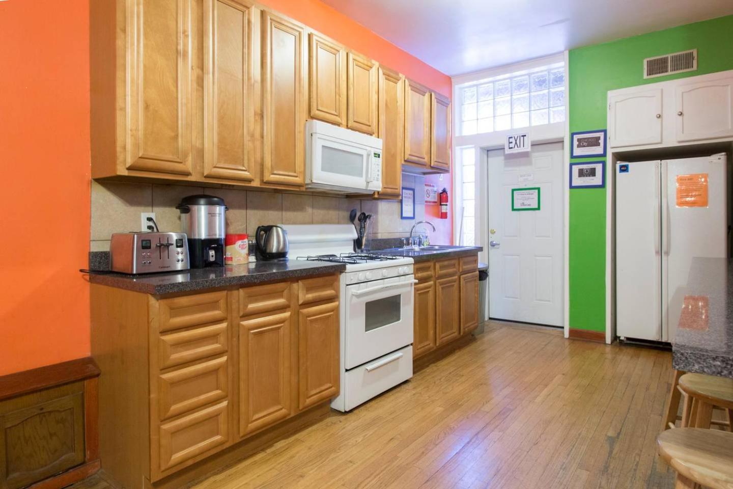 Wrigley Hostel - Adults Only 15/48