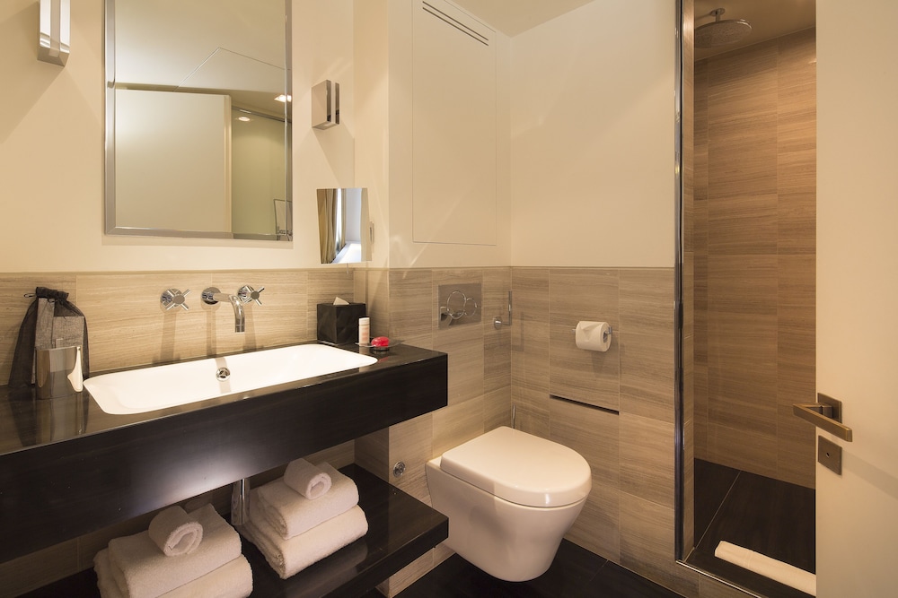 Hotel Marignan Champs Elysees 67/70