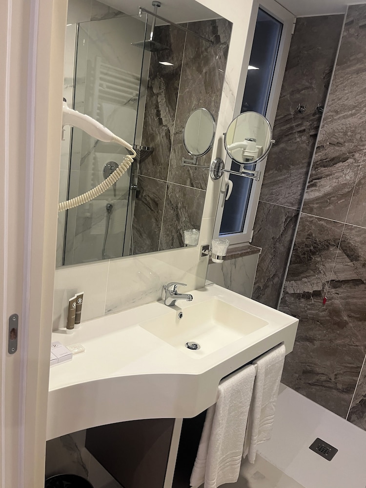 Jr Hotels Bocconi Milano 59/60