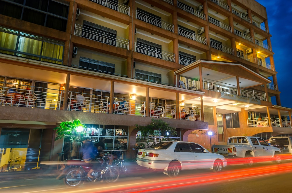 Hotel Triangle 8/55