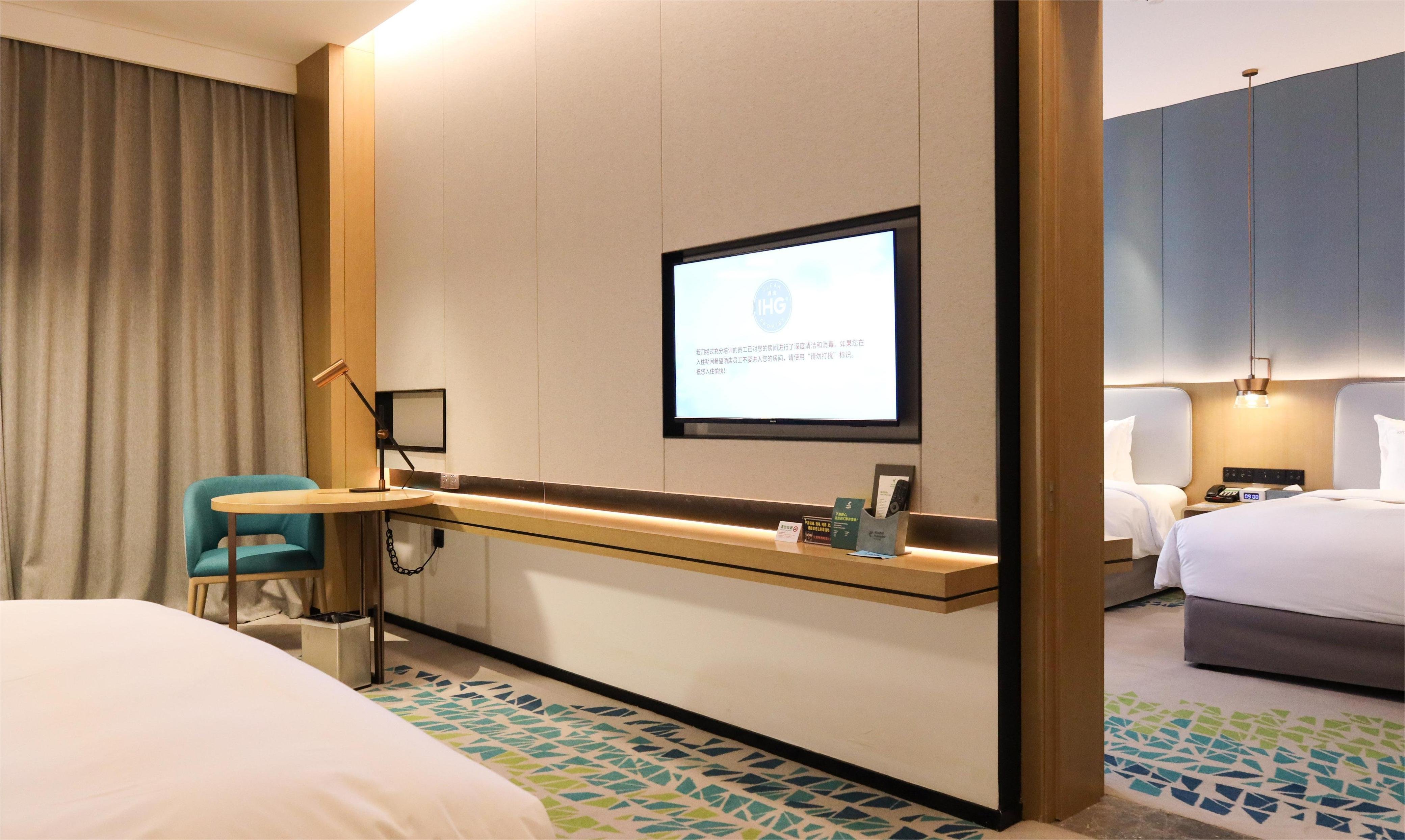 Holiday Inn Fuyang 23/75