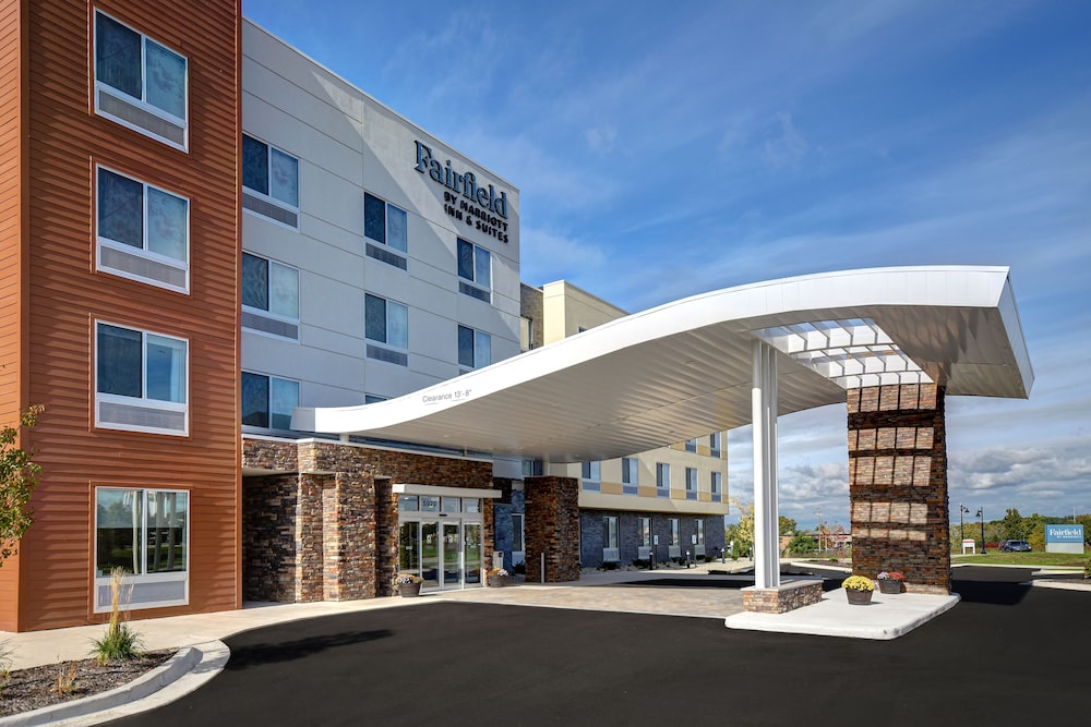 Fairfield Inn & Suites by Marriott Grand Rapids Wyoming 32/36