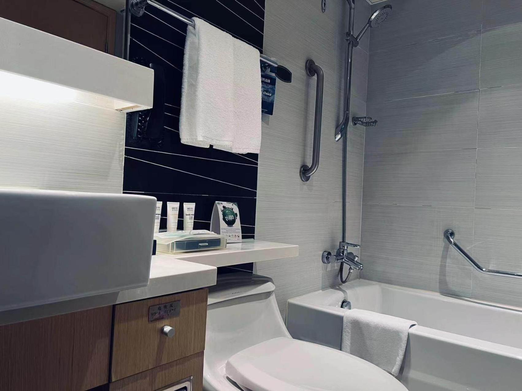 Park Inn by Radisson Shanghai Downtown 38/41