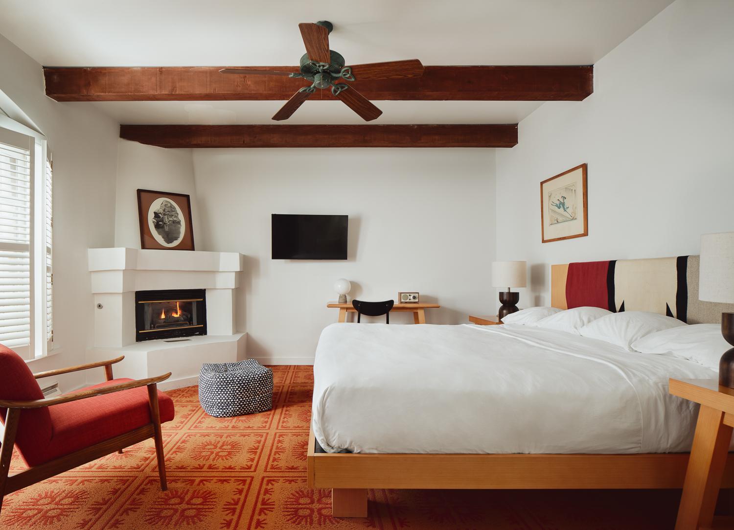 Courtyard, King Bed