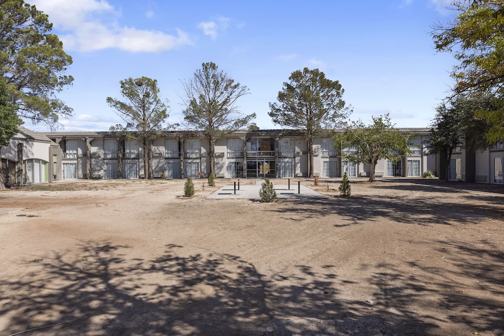 Studio6 Pecos, TX 54/60