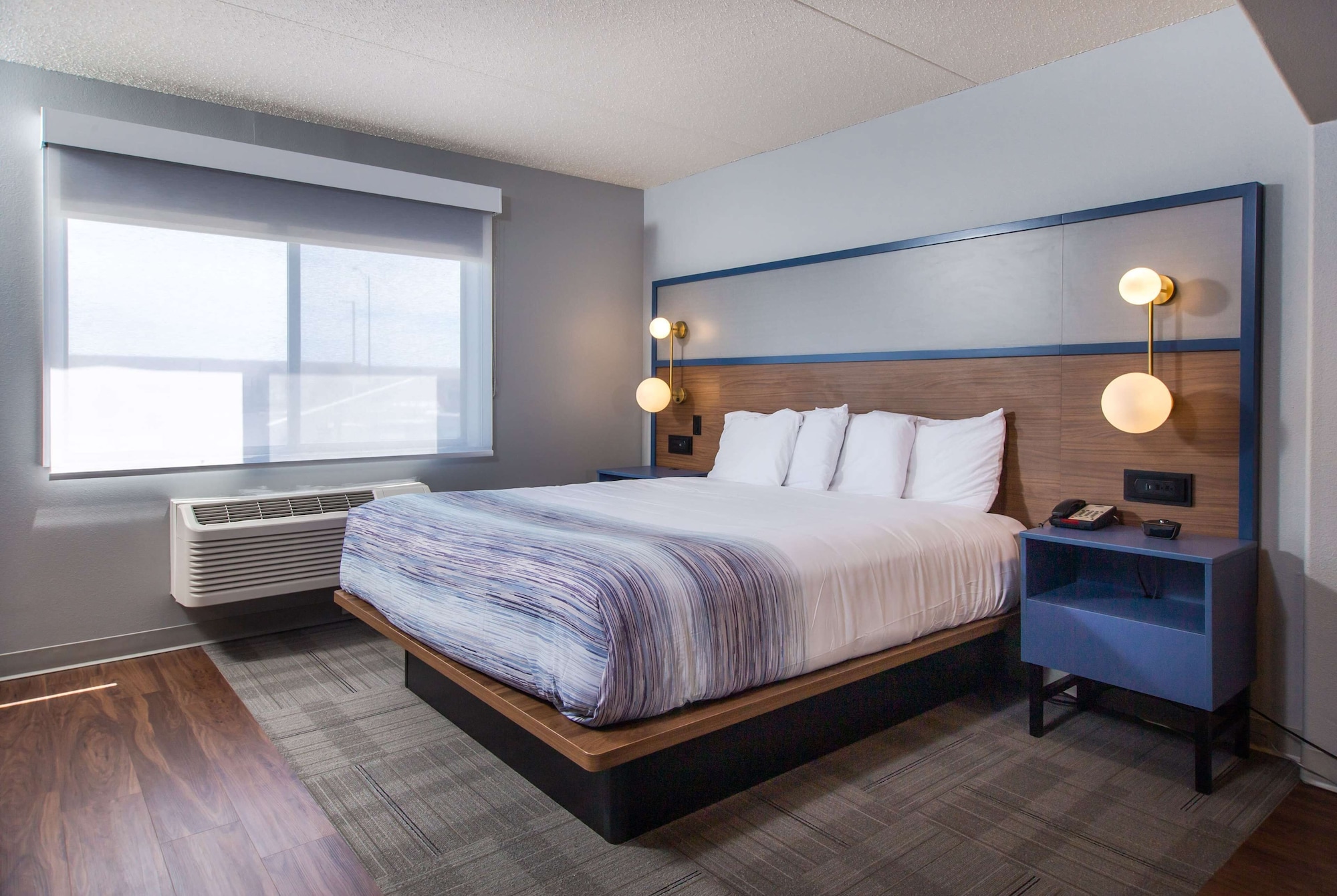 Deluxe, King Bed
