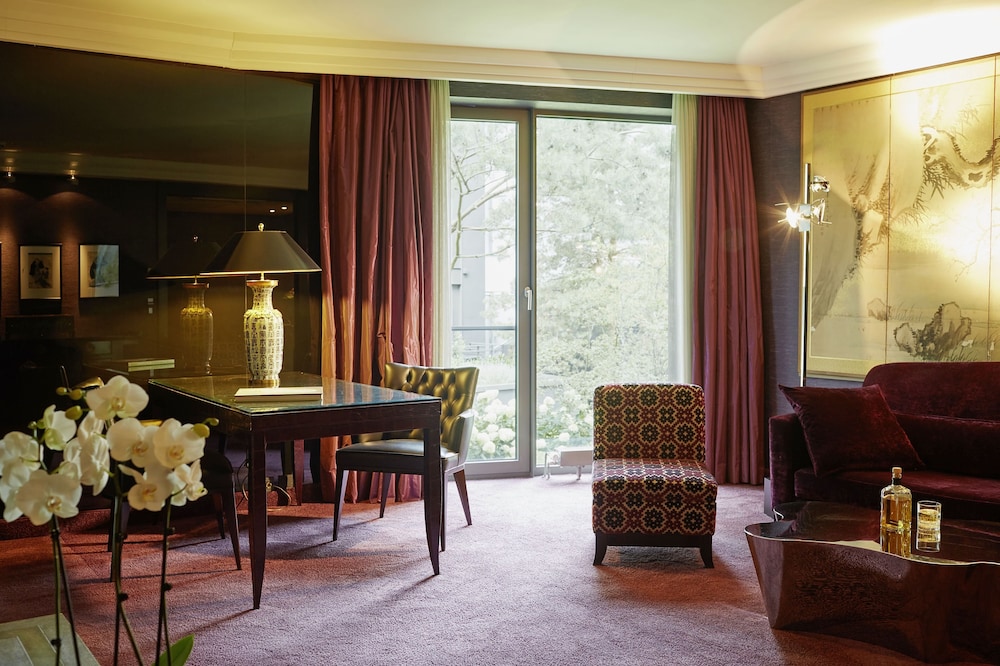 Savoy Hotel 23/33