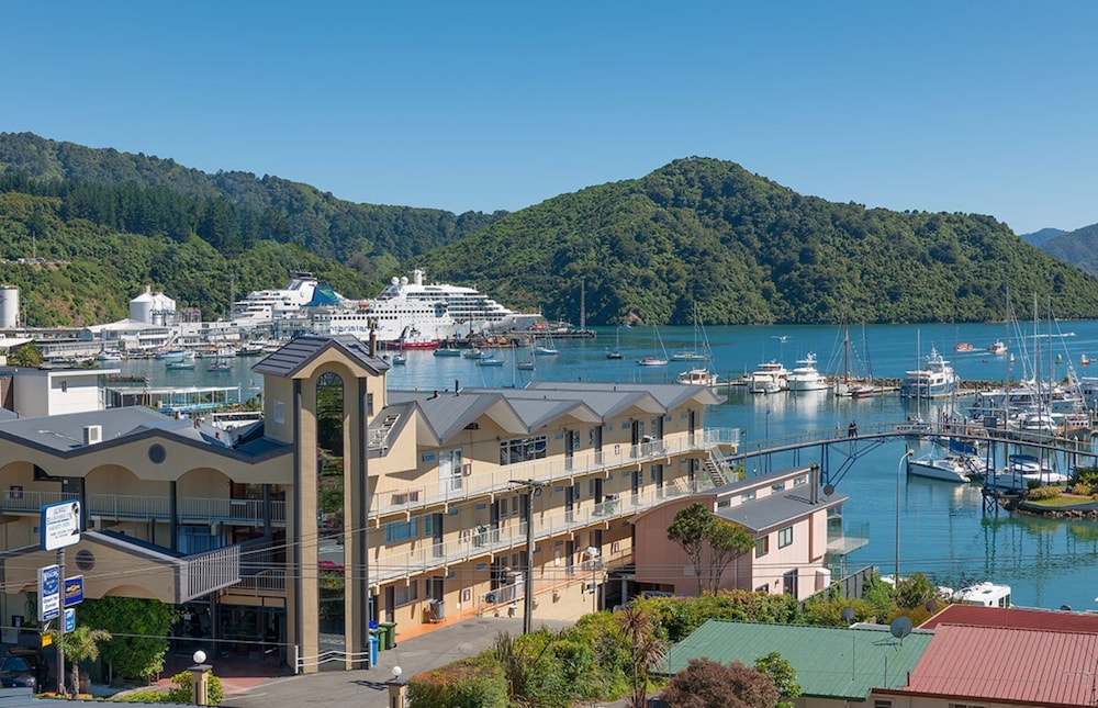 The Picton Beachcomber Inn 26/28