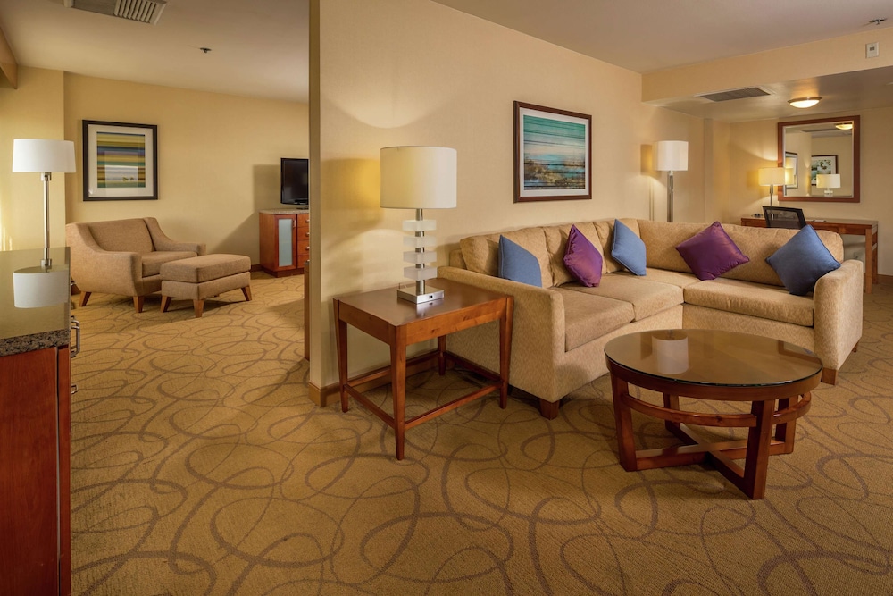 DoubleTree by Hilton Hotel Carson CA 44/84