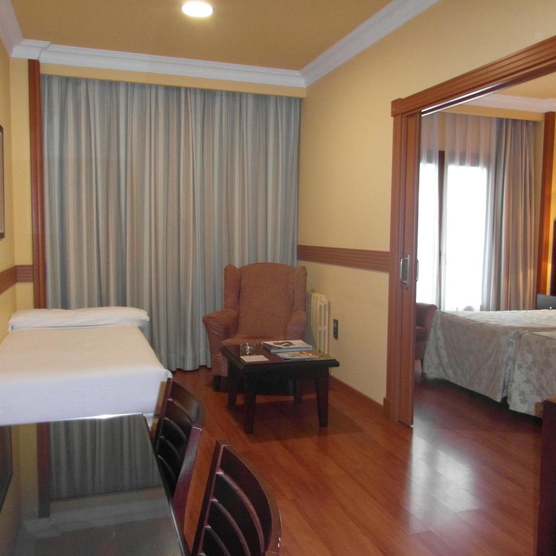 غرفة بسرير مزدوج مع سرير إضافي، Hotel Ii Castillas Avila 4/6