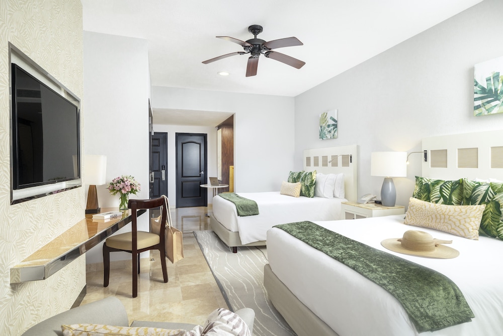 DELUXE, 2 QUEEN BEDS
