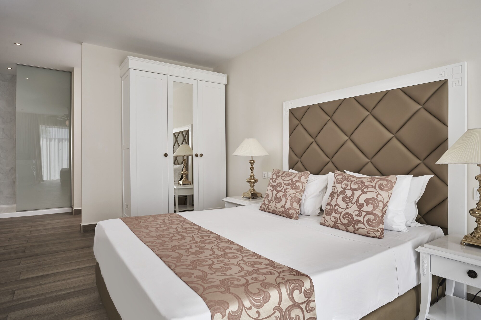 Junior Suite - Sharing Pool