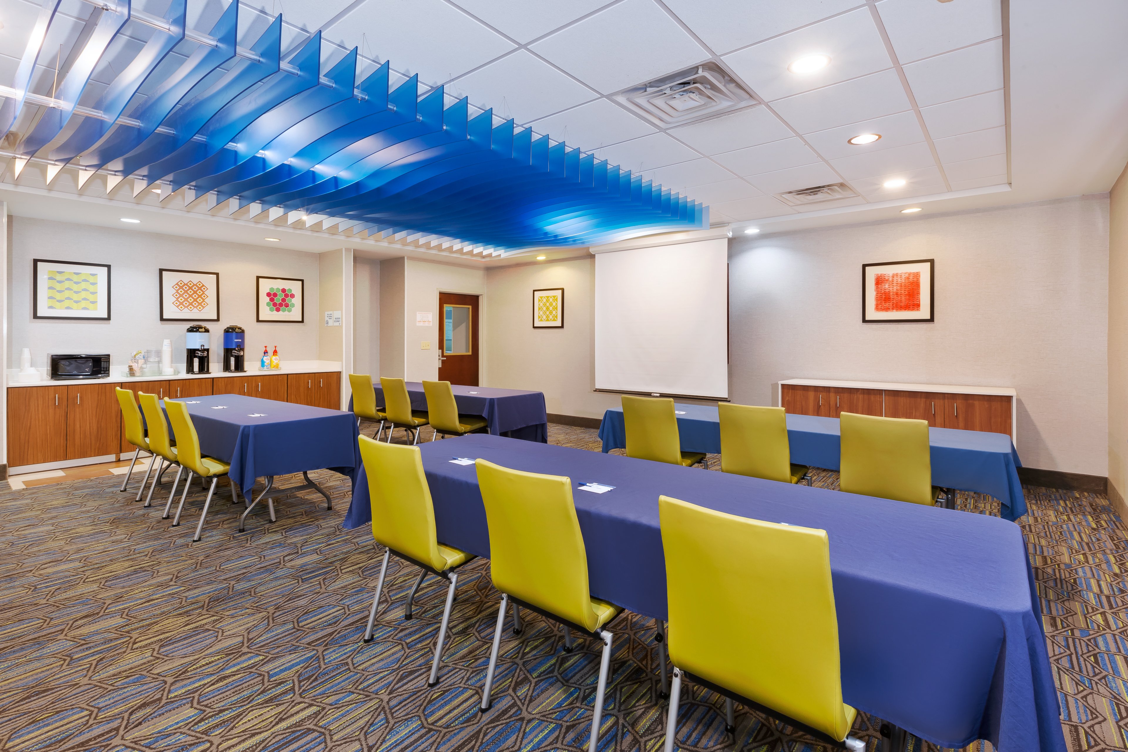 Holiday Inn Express Hotel & Suites Cleveland-Richfield 52/59