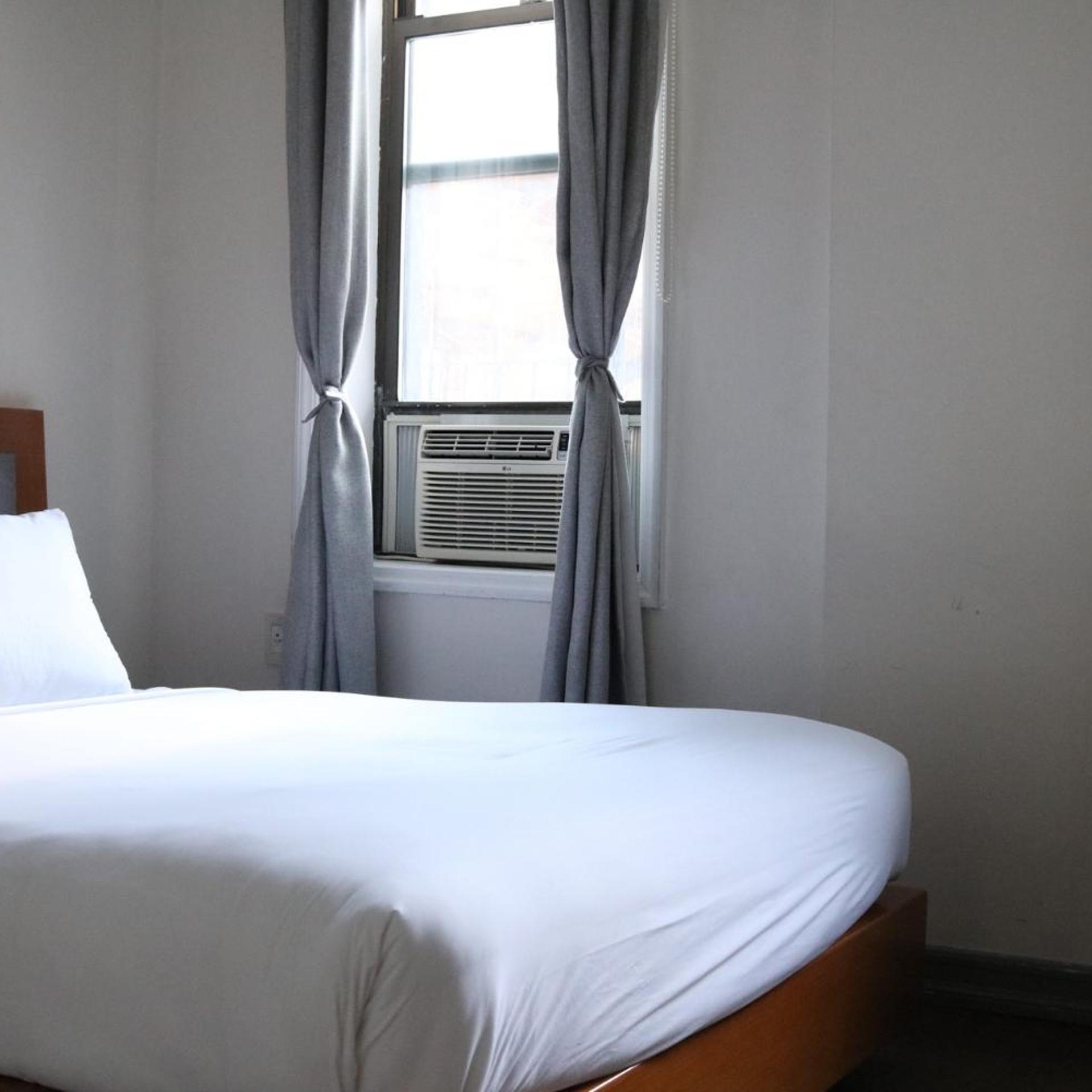 Midtown West Hotel 75/91