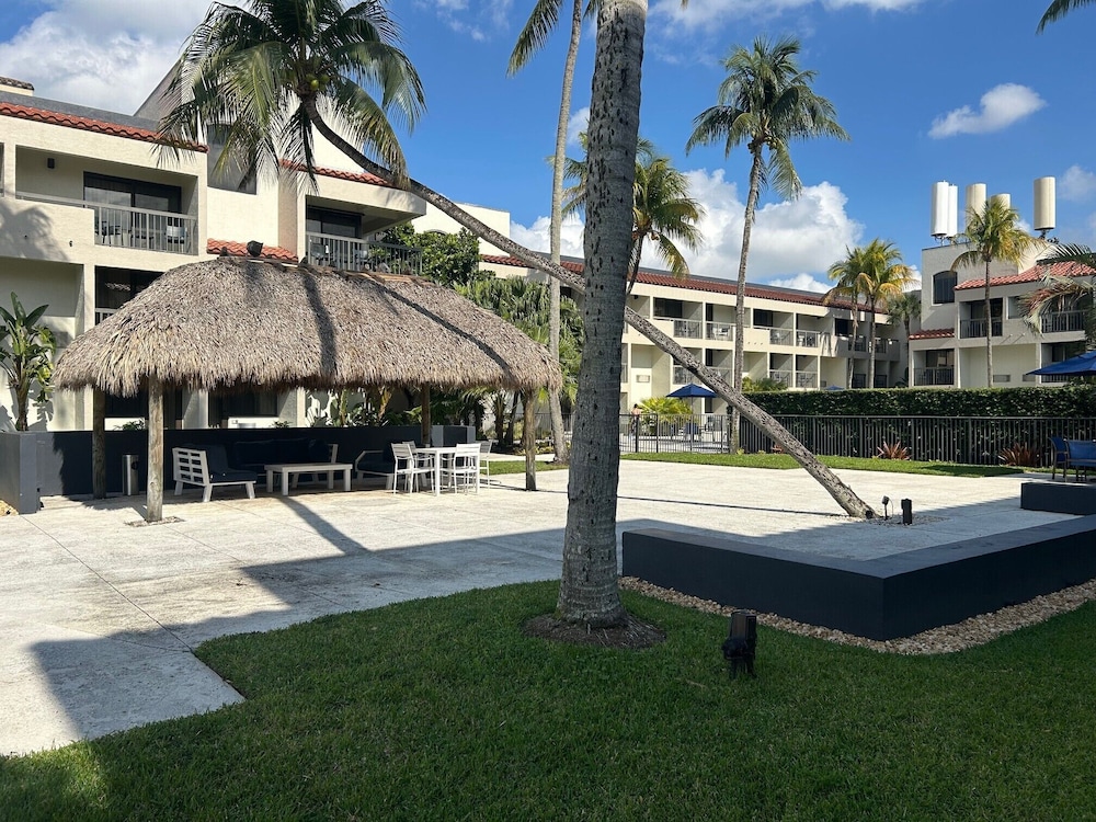 Miami Lakes Hotel 45/48