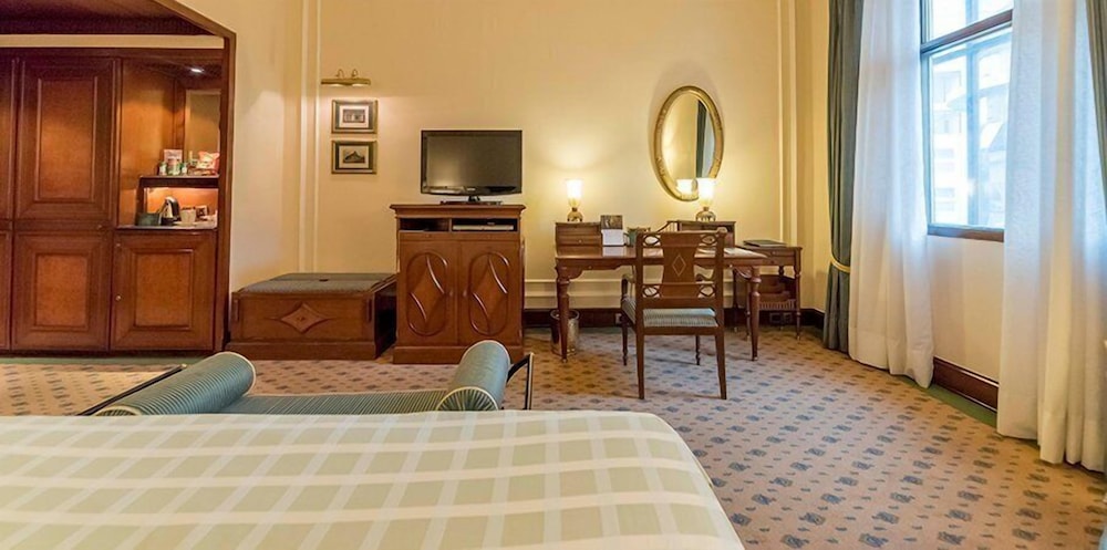 THE OBEROI GRAND 69/81