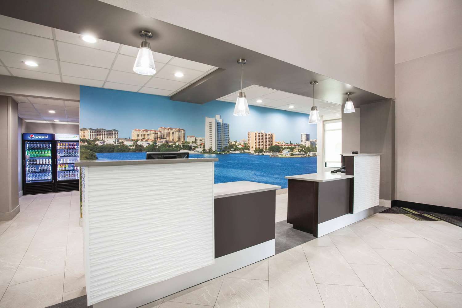 Lobby at La Quinta Inn and Suites by Wyndham Clearwater South, CLEARWATER - FL