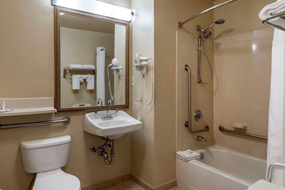 Quality Inn Placentia Anaheim Fullerton 19/50