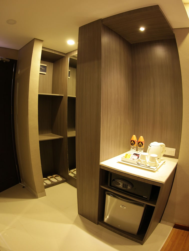 Pyramid Suites 33/54