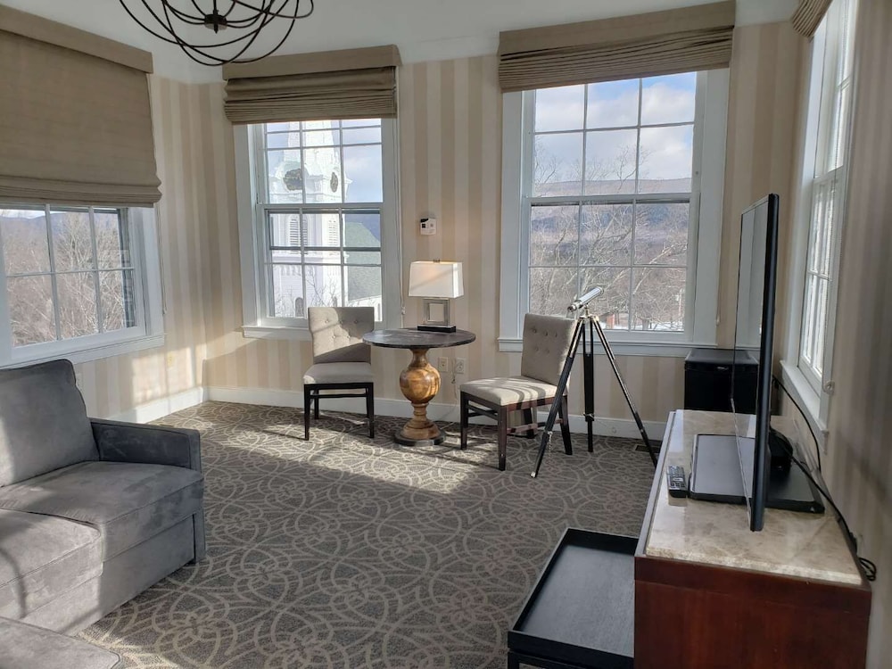 Inns At The Equinox 52/80