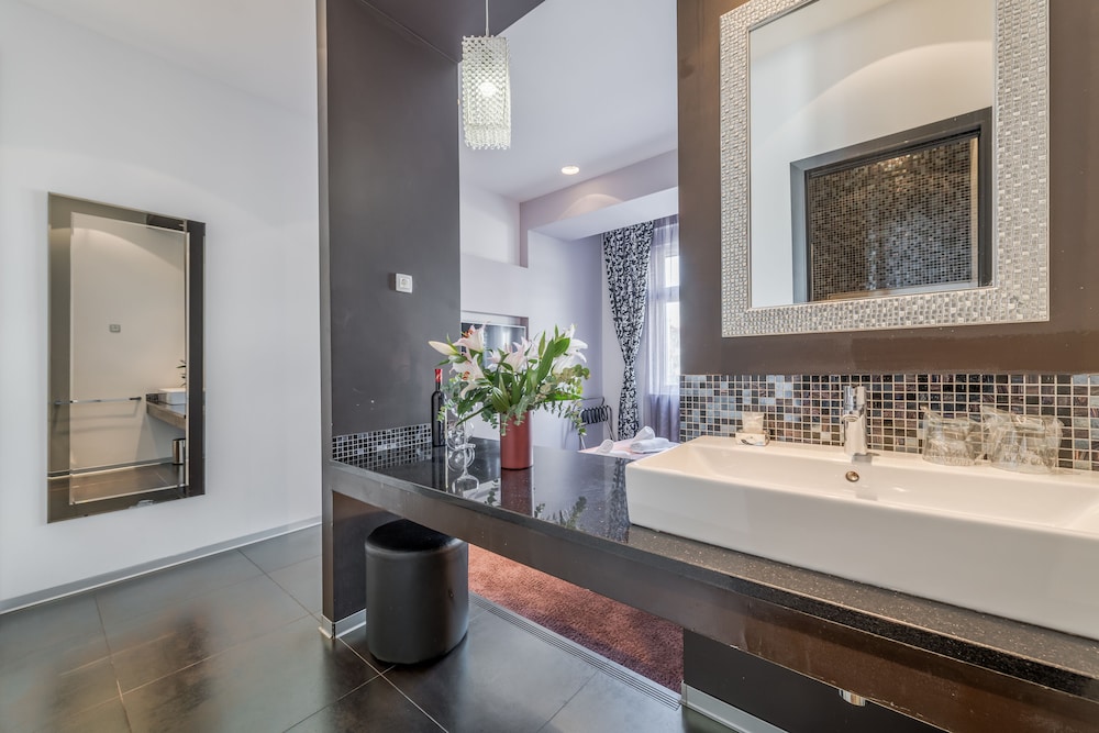 Starlight luxury rooms 48/50