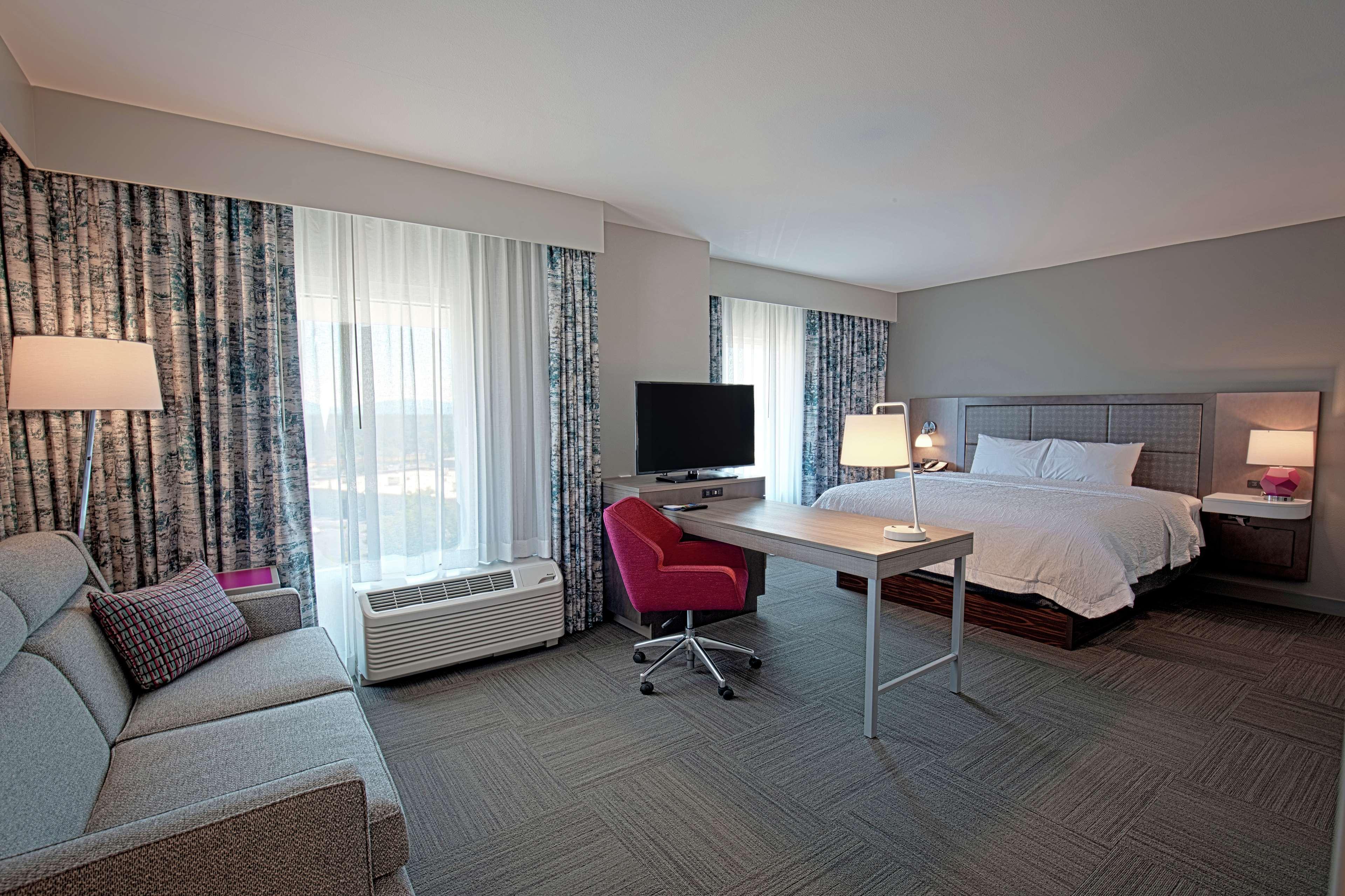 STUDIO, SUITE, KING BED