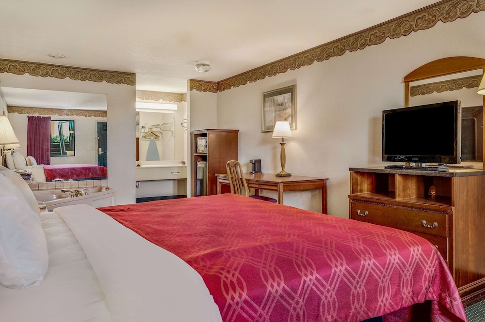 Rodeway Inn Sandersville, GA 14/39