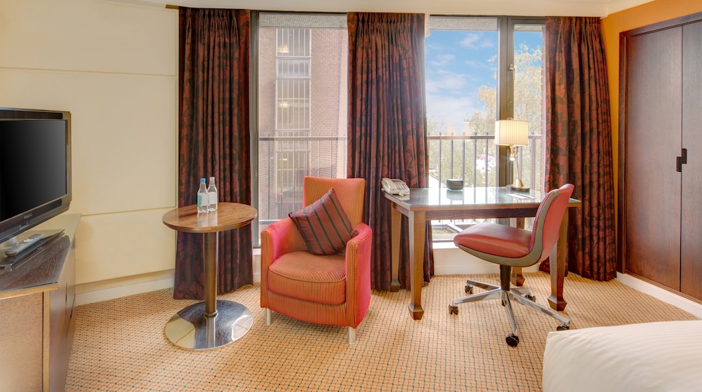 Hilton Birmingham Metropole 68/78