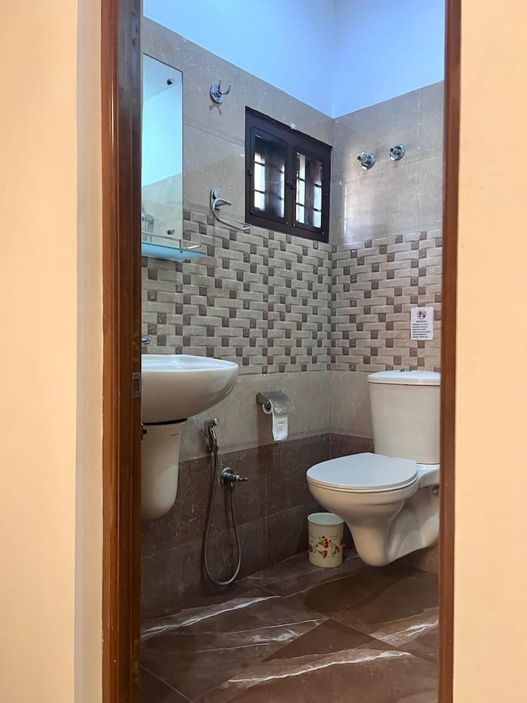 Hotel Fort Kochi Beach Inn 69/72