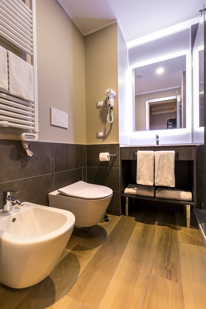 43 Station Hotel 58/61