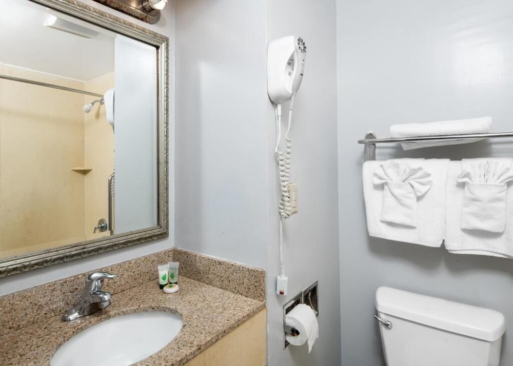 Fallbrook Country Inn 64/65