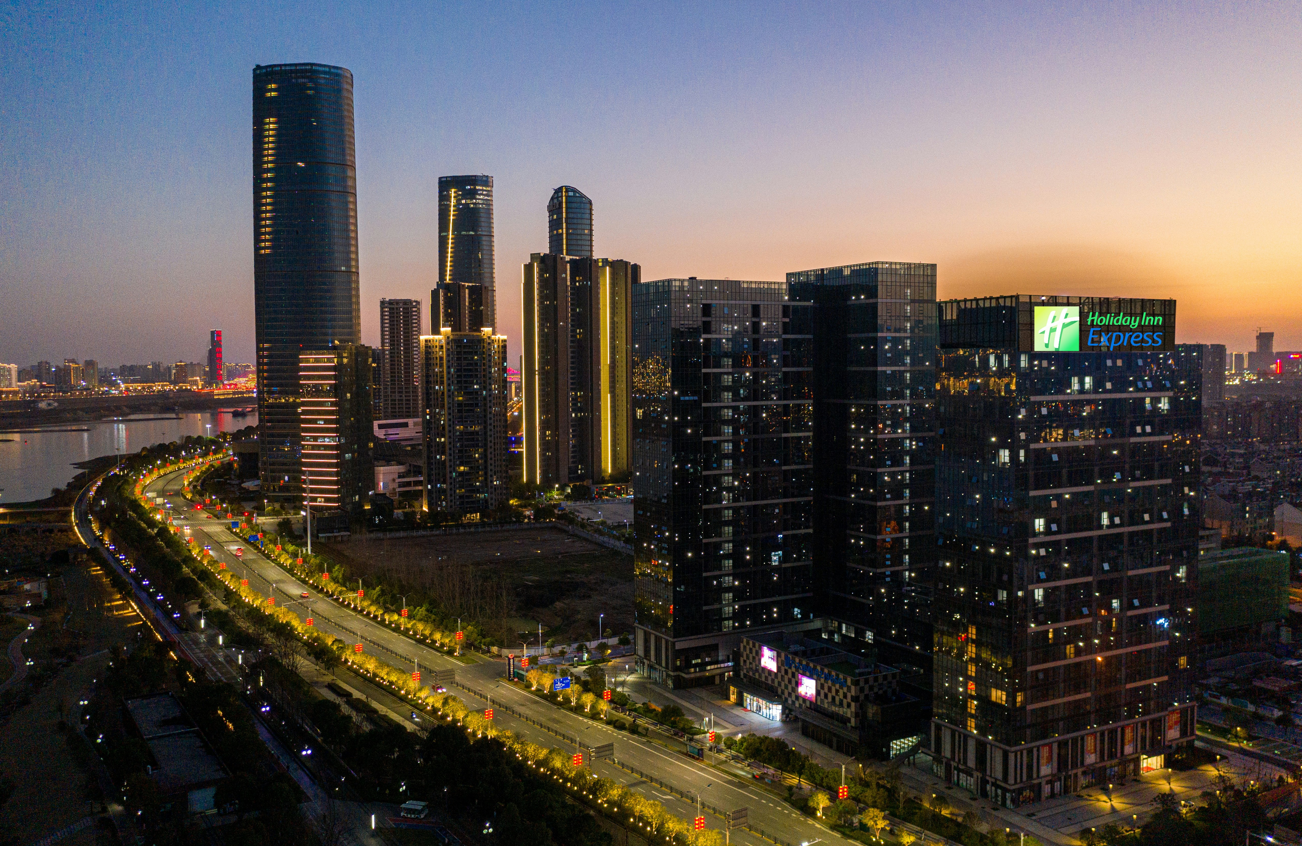 Holiday Inn Express Nanchang Riverside 73/77