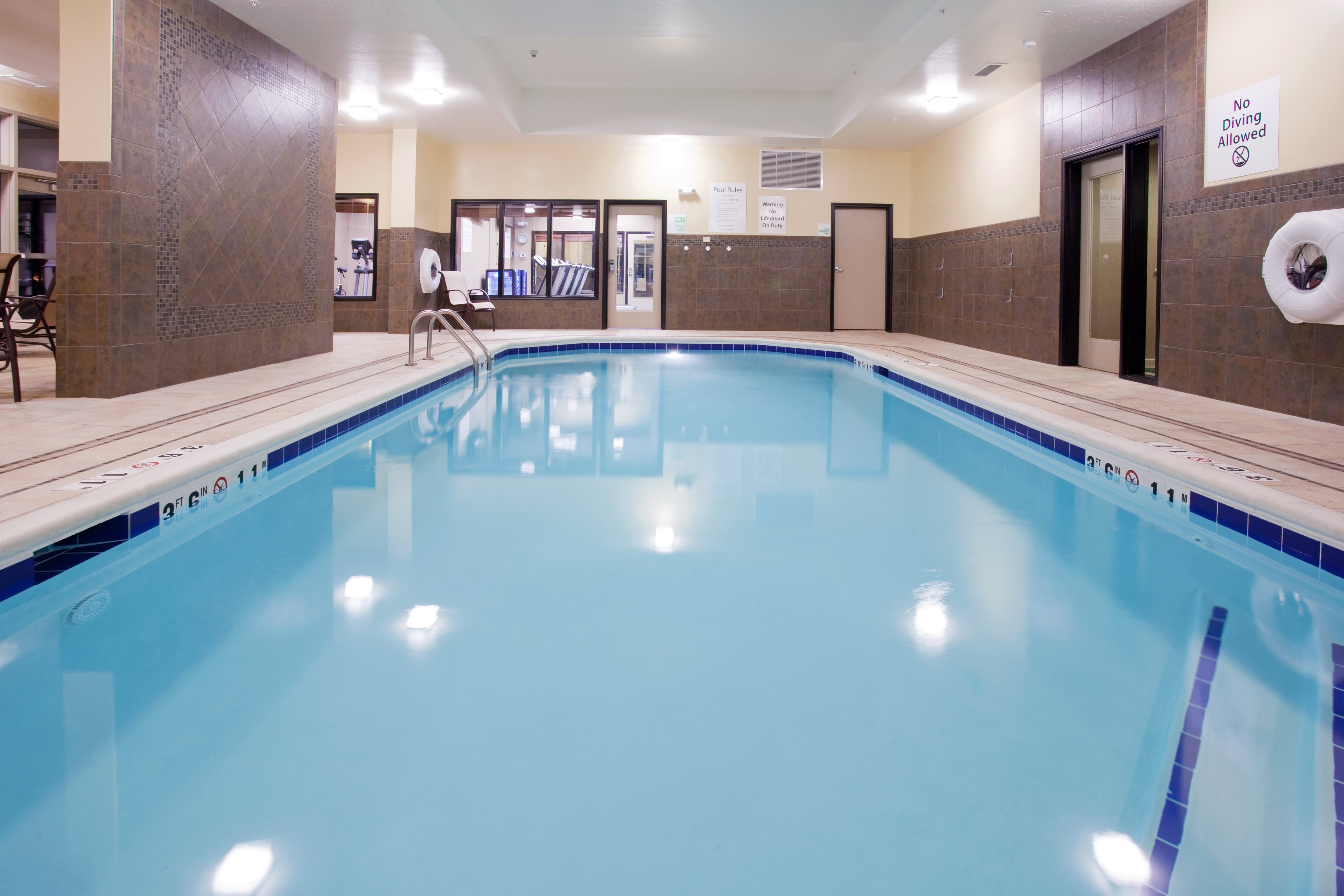 Holiday Inn Hotel Suites Grand Junction Airport 24/68