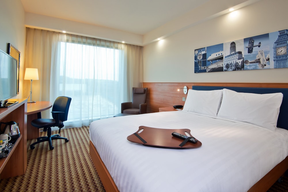 HAMPTON BY HILTON LONDON LUTON AIRPORT 11/50